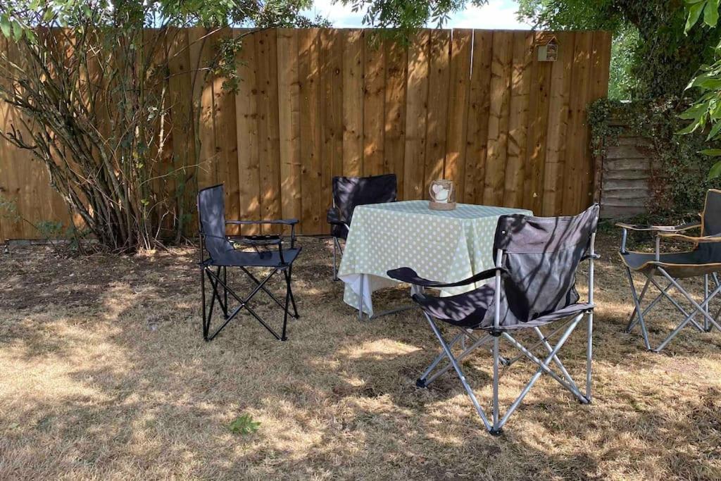Cheerful 3 Bedroom Bungalow With Indoor Fire Place Gloucester Exteriör bild