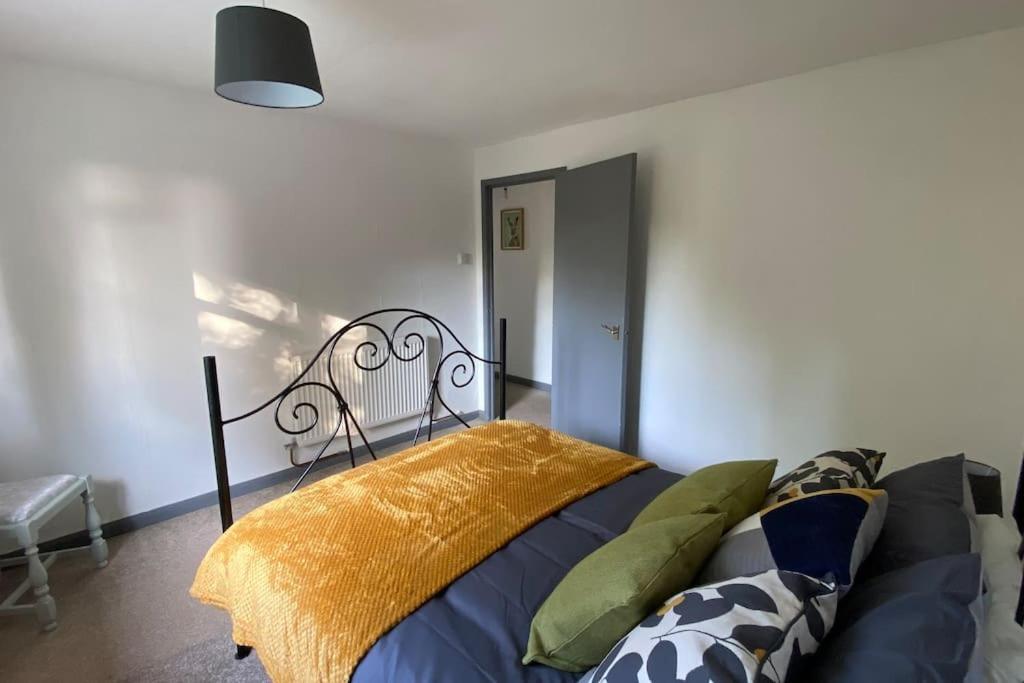 Cheerful 3 Bedroom Bungalow With Indoor Fire Place Gloucester Exteriör bild