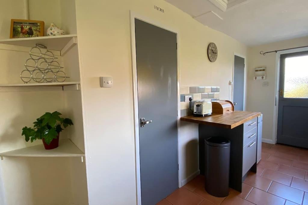 Cheerful 3 Bedroom Bungalow With Indoor Fire Place Gloucester Exteriör bild