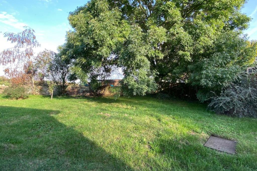 Cheerful 3 Bedroom Bungalow With Indoor Fire Place Gloucester Exteriör bild